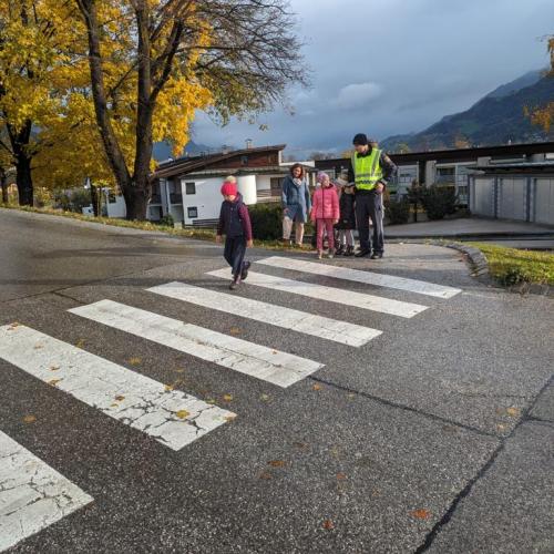 Besuch der Polizei in den 1. Klassen