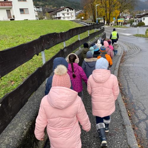 Besuch der Polizei in den 1. Klassen